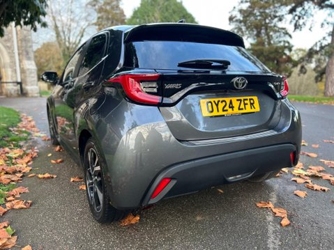 Toyota Yaris DESIGN FHEV 19