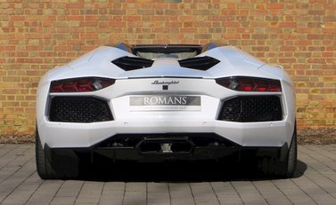Lamborghini Aventador LP 700-4 Roadster 6