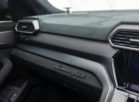 Lamborghini Urus PERFORMANTE 24