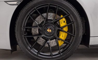 Porsche 911 Targa 4 GTS (991.2) 17