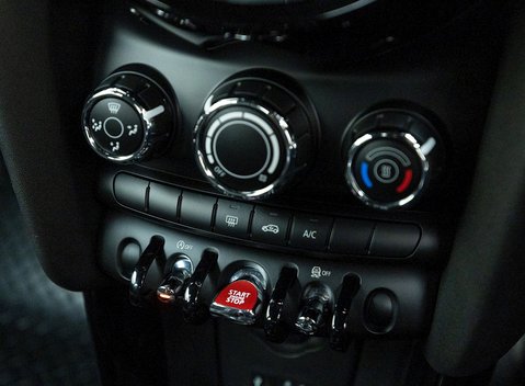 Mini Hatch John Cooper Works Challenge 18