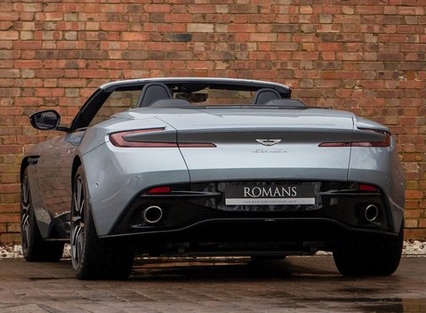 Aston Martin DB11 Volante 3