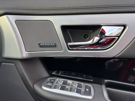 Jaguar XF D R-SPORT BLACK 20