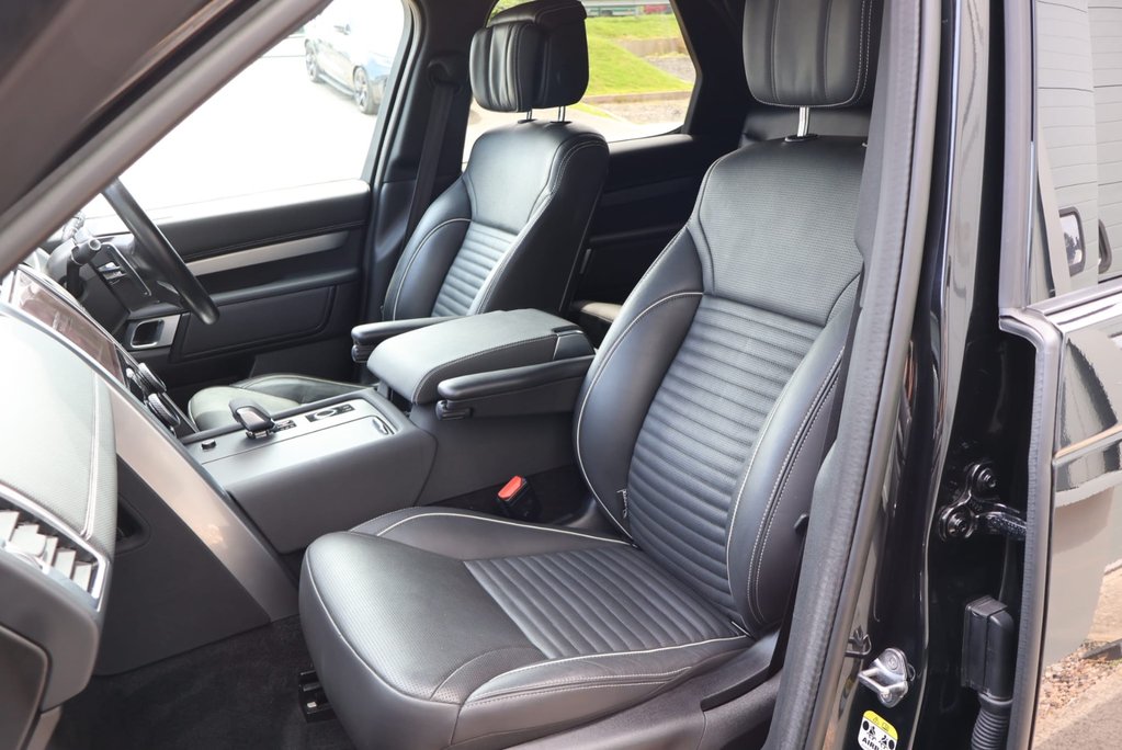 Land Rover Discovery 2023 R-DYNAMIC SE MHEV rear seat conversion deployable side steps  27
