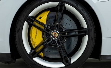 Porsche Taycan Turbo S 8