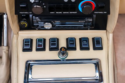 Aston Martin V8 Volante EFi 23