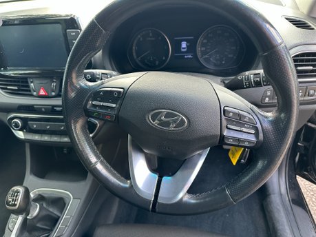 Hyundai i30 1.6 CRDI SE NAV 5 Dr 11