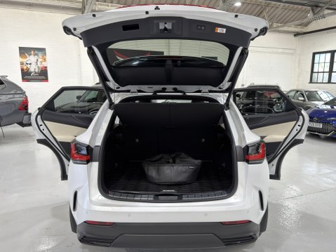 Lexus NX 450H PLUS TAKUMI Pan Roof + Mark Levinson Sound 28