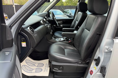 Land Rover Discovery SDV6 LANDMARK - ONE OWNER - 10 SERVICED INC CAMBELT 18