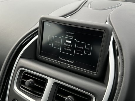 Aston Martin DB11 4.0L V8 Coupe 66