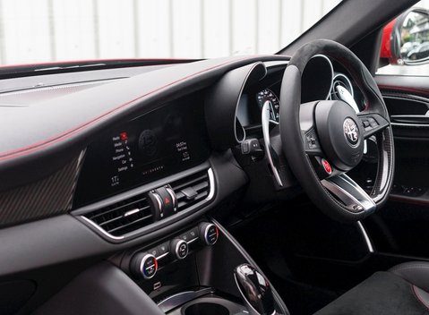 Alfa Romeo Giulia Quadrifoglio 18