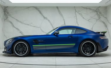 Mercedes-Benz AMG GT R PRO 5