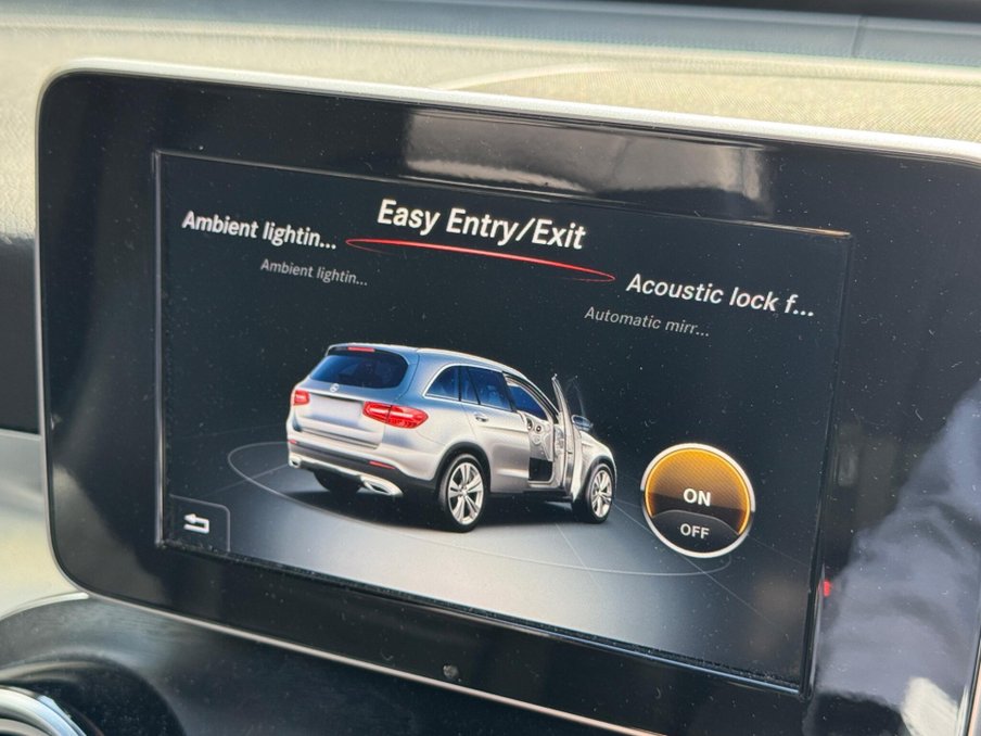 2017 Mercedes-Benz GLC — image 23