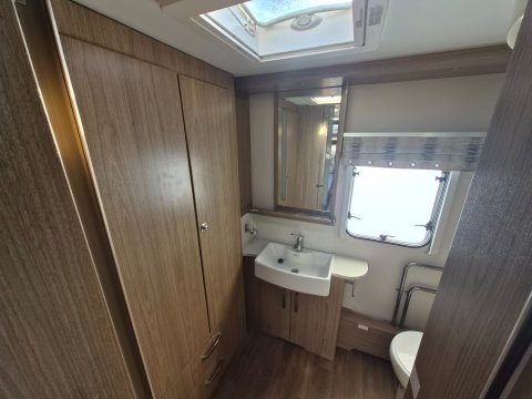 Coachman VIP 460  13