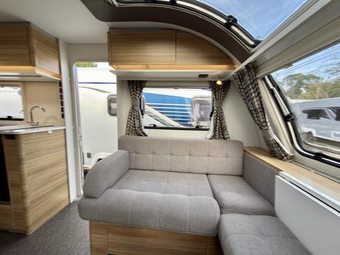 Adria Altea 552 Up Trent  16