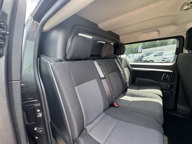Vauxhall Vivaro Crew Cab AUTO LWB L2H1 Low Roof 3100 Elite Air Con Alloys Sensors Cam Nav E 16