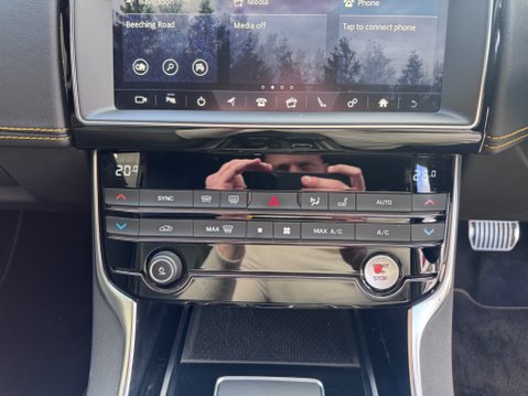 Jaguar XE SPORT 19