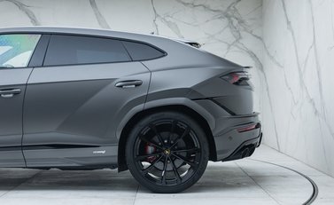 Lamborghini Urus S 35