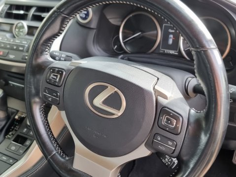 Lexus NX 300H SPORT 28