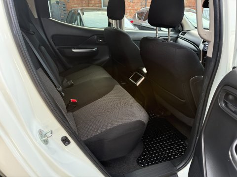 Mitsubishi L200 DI-D WARRIOR DCB 11