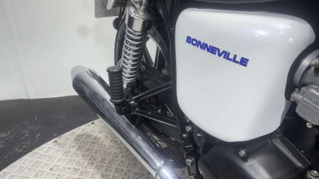 Triumph Bonneville 2014 T100 GREAT CONDITION ONLY 7K ICONIC MODERN CLASSIC 865CC 14