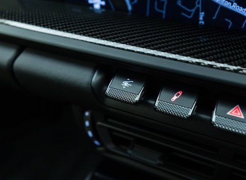 Porsche 911 GT3 TOURING (992) 19