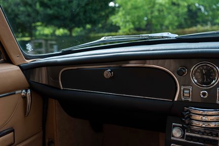 Aston Martin DB6 MKII 23