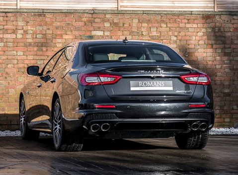 Maserati Quattroporte DV6 3