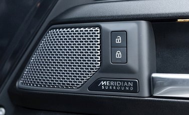 Land Rover Defender 110 V8 23