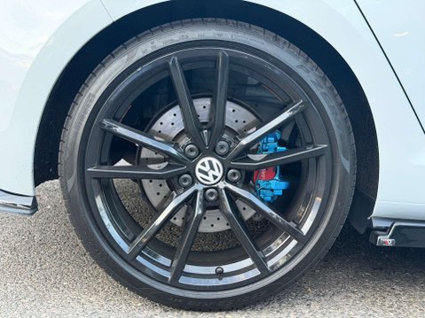 Volkswagen Golf 2.0 Golf R TSi Semi-Auto 4WD 5dr 34