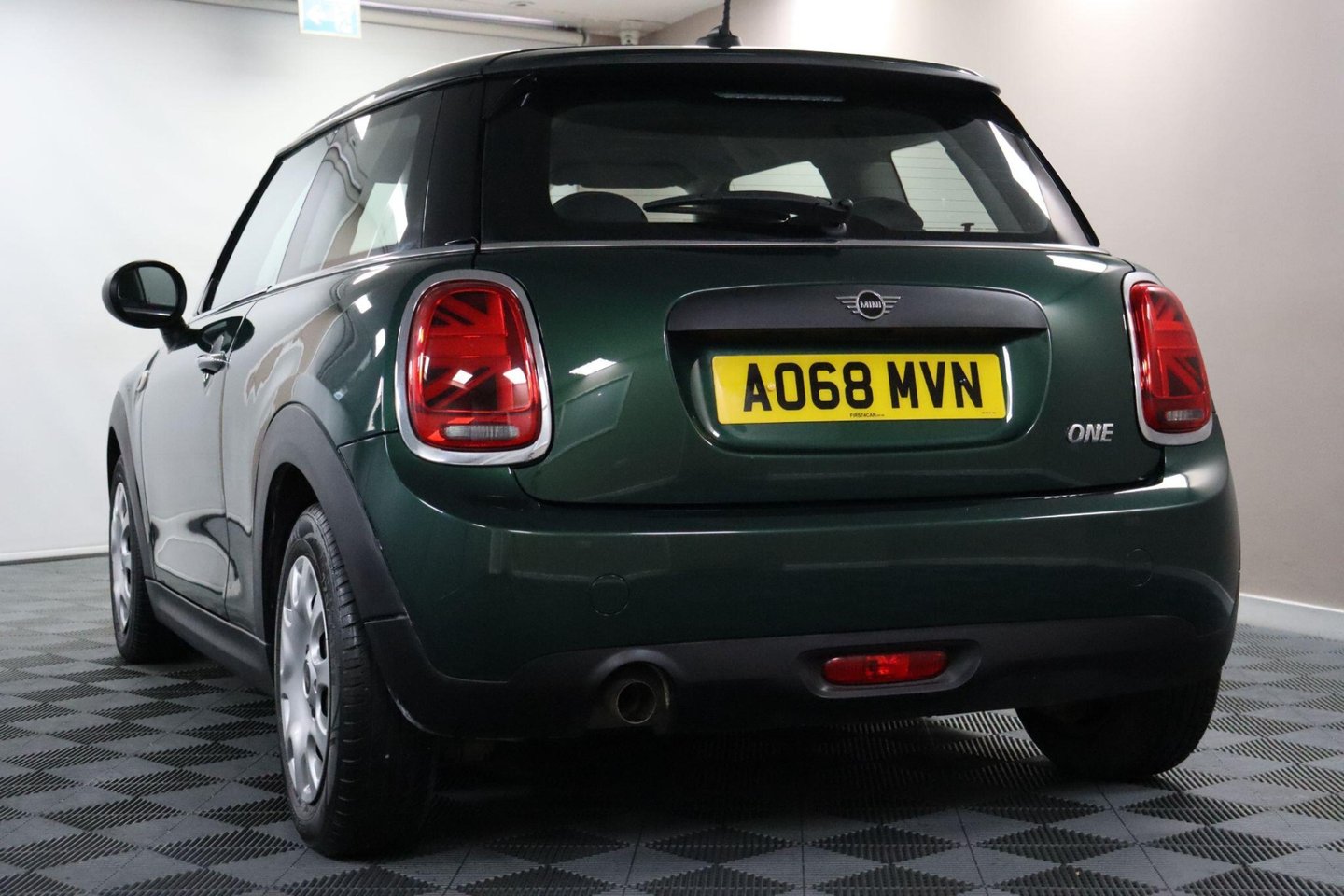 2018 MINI Hatch — image 25