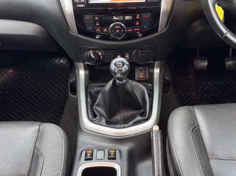 Nissan Navara 2.3 Navara Tekna dCi 4WD 5dr 23