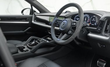 Porsche Cayenne TURBO E-HYBRID 13