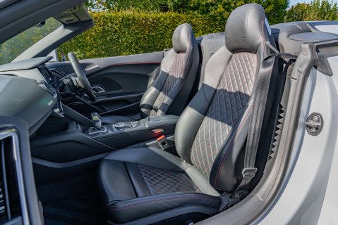 Audi R8 5.2 R8 Spyder Quattro V10 Semi-Auto 4WD 2dr 10