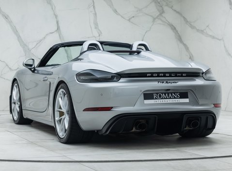 Porsche 718 SPYDER 10