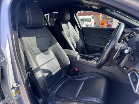 Jaguar XE SPORT 3