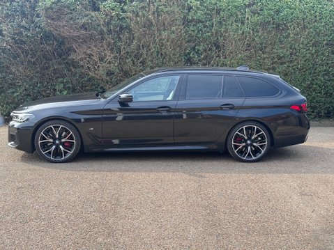 BMW 5 Series 520D M SPORT TOURING MHEV 4