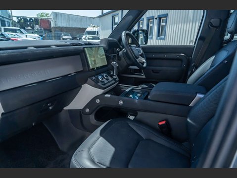 Land Rover Defender 3.0 Defender X-Dynamic HSE D MHEV Auto 4WD 5dr 9