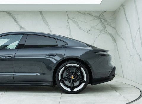 Porsche Taycan TURBO S 43