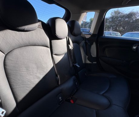 Mini Hatch Cooper 1.5 Automatic Chili / Media XL 5 door + DEPOSIT TAKEN 5