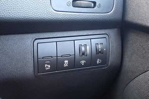 Kia Venga 3.. AUTOMATIC.. 1 PREVIOUS KEEPER.. 7 MAIN DEALER SERVICES.. STUNNING 25
