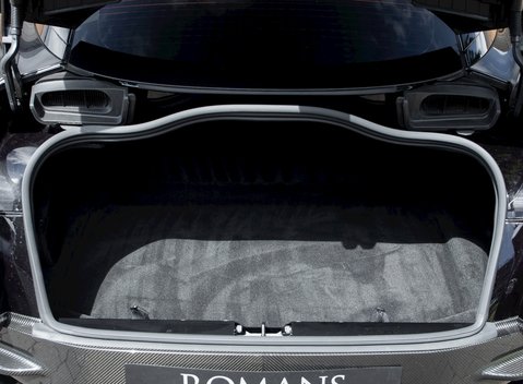 Aston Martin DBS Superleggera 32