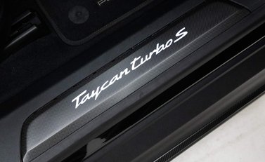 Porsche Taycan TURBO S 93KWH 20
