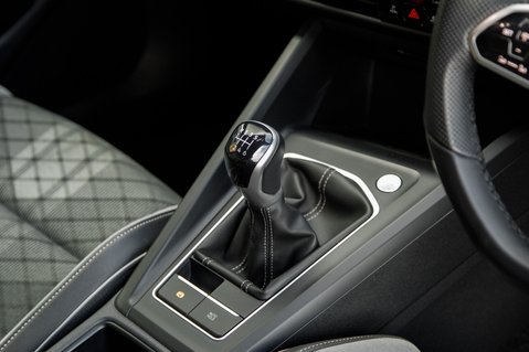 Volkswagen Golf R-LINE TSI 37