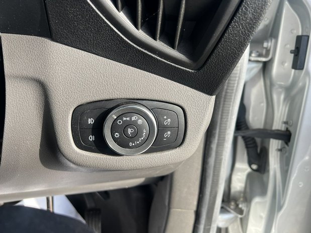 Ford Transit Connect AUTO SWB L1H1 Limited 200 Air Con Alloys Sensors EURO 6 NO VAT 36