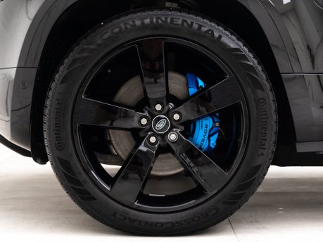 Land Rover Defender 110 V8 Bond Edition 