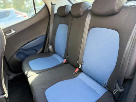 Hyundai i10 1.2 Premium Euro 5 5dr 9