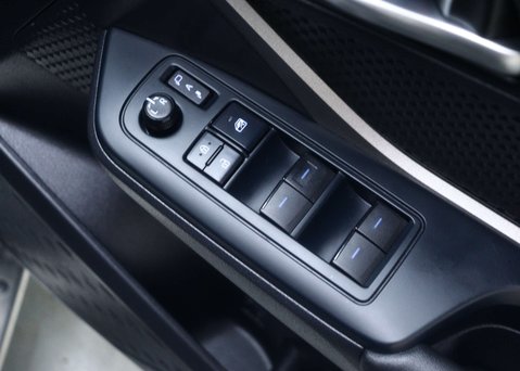 Toyota C-HR 1.8 VVT-h GPF Icon SUV 5dr Petrol Hybrid CVT Euro 6 (s/s) (122 ps) 38