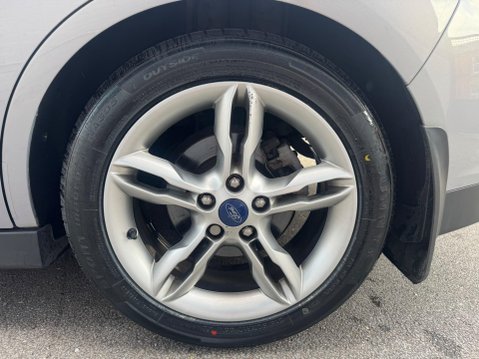 Ford C-Max 1.0T EcoBoost Titanium X Euro 5 (s/s) 5dr 21