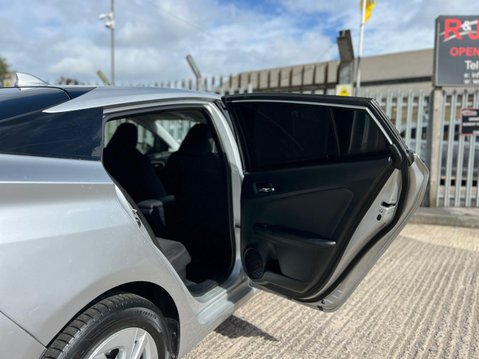 Toyota Prius VVT-I ACTIVE 56